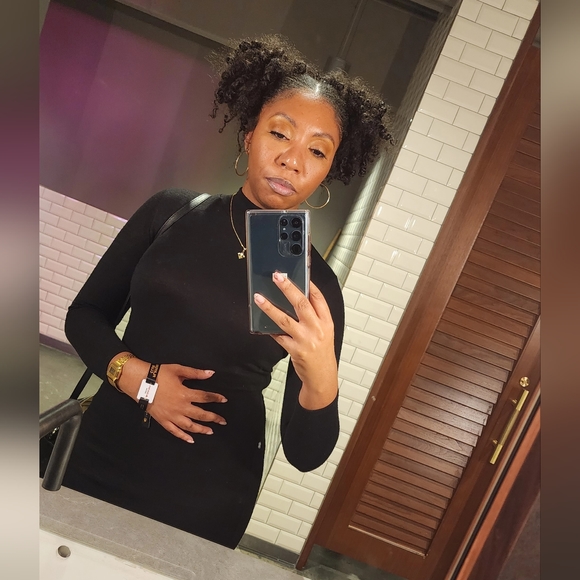 Meet your Posher, Ashley - Picture 2 of 5